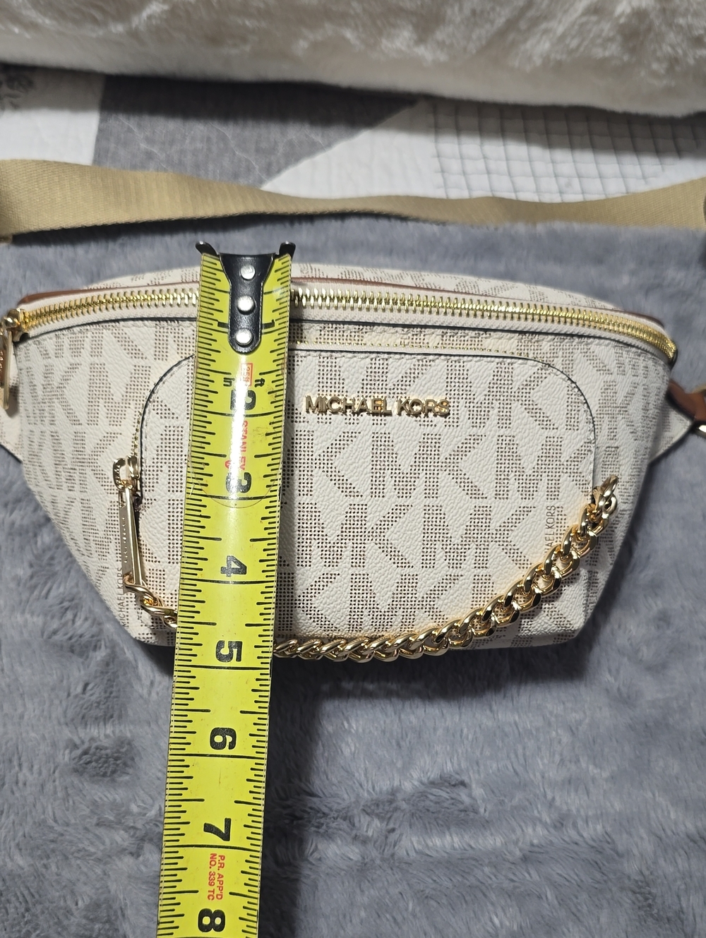 Michael Kors Beige Logo Crossbody Belt Bag with Gold Chain ✨️💖 - Picture 8 of 9